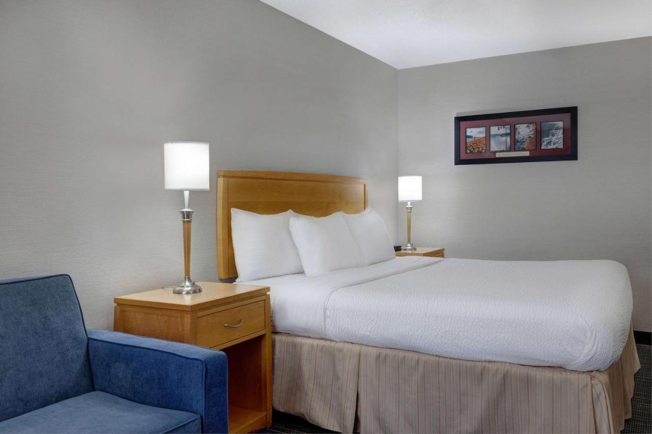 Deluxe King Room with Hot Tub  - Non-Smoking,1558106632:JPEG