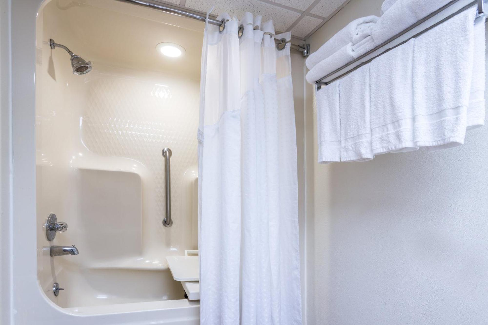 Queen Room Two Queen Beds Mobility Access Tub or Non-Smoking