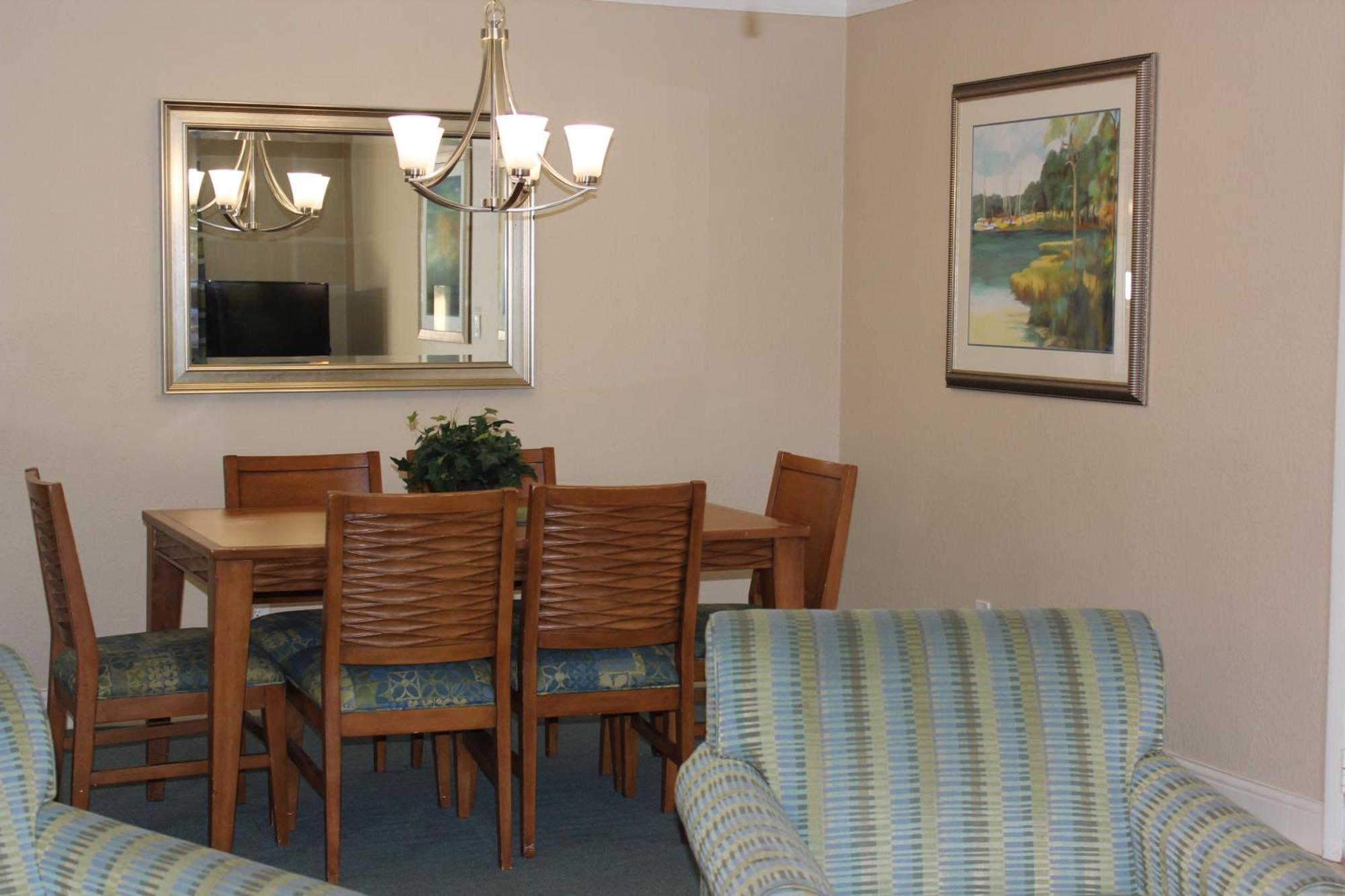 Deluxe King Suite