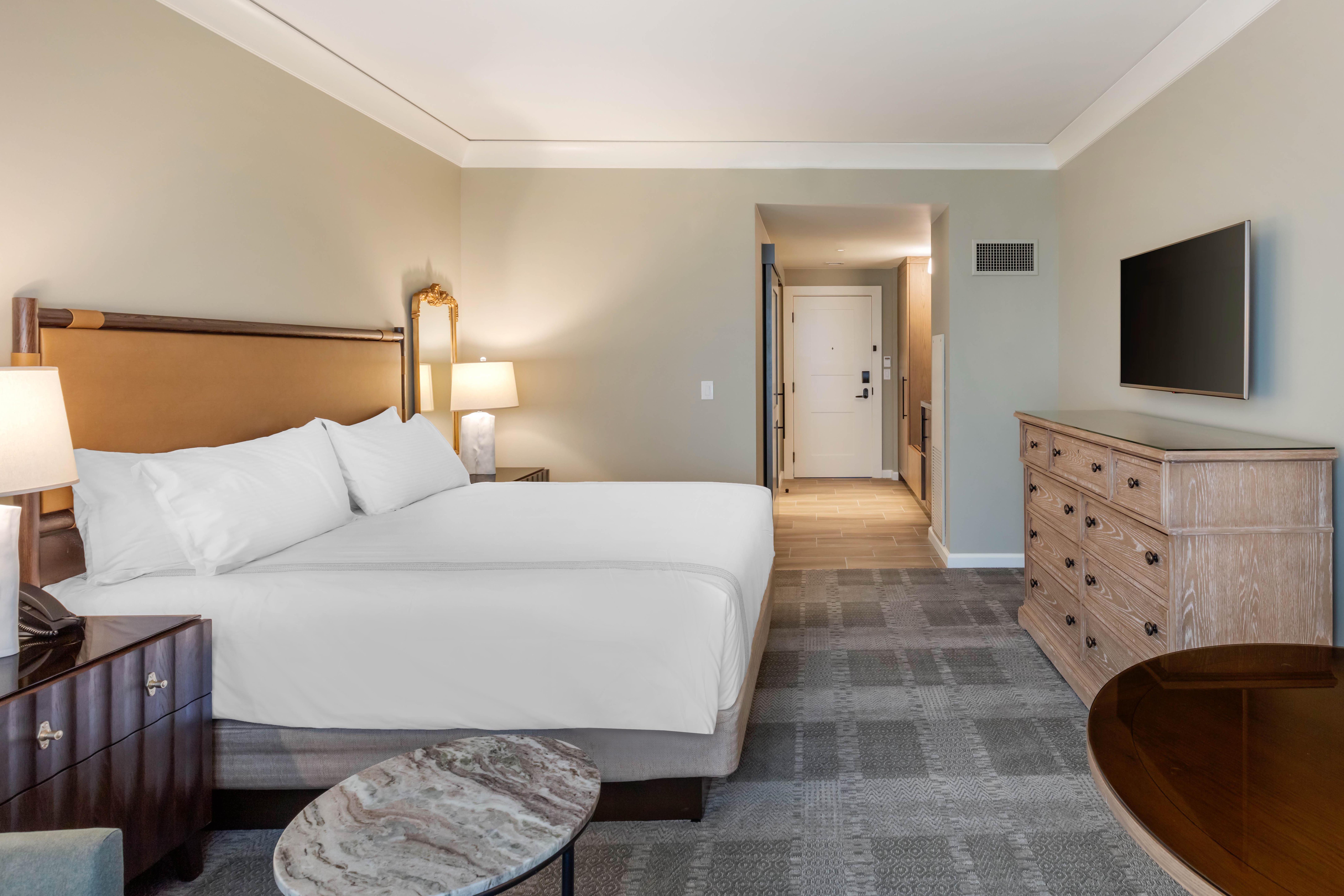 Deluxe Room 1 King Bed