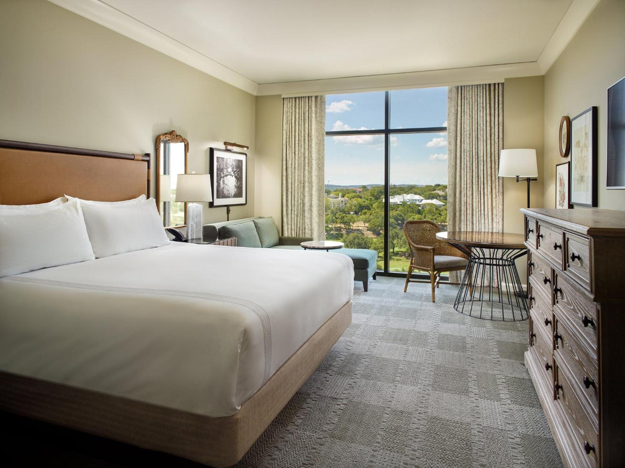 Deluxe Room 1 King Bed