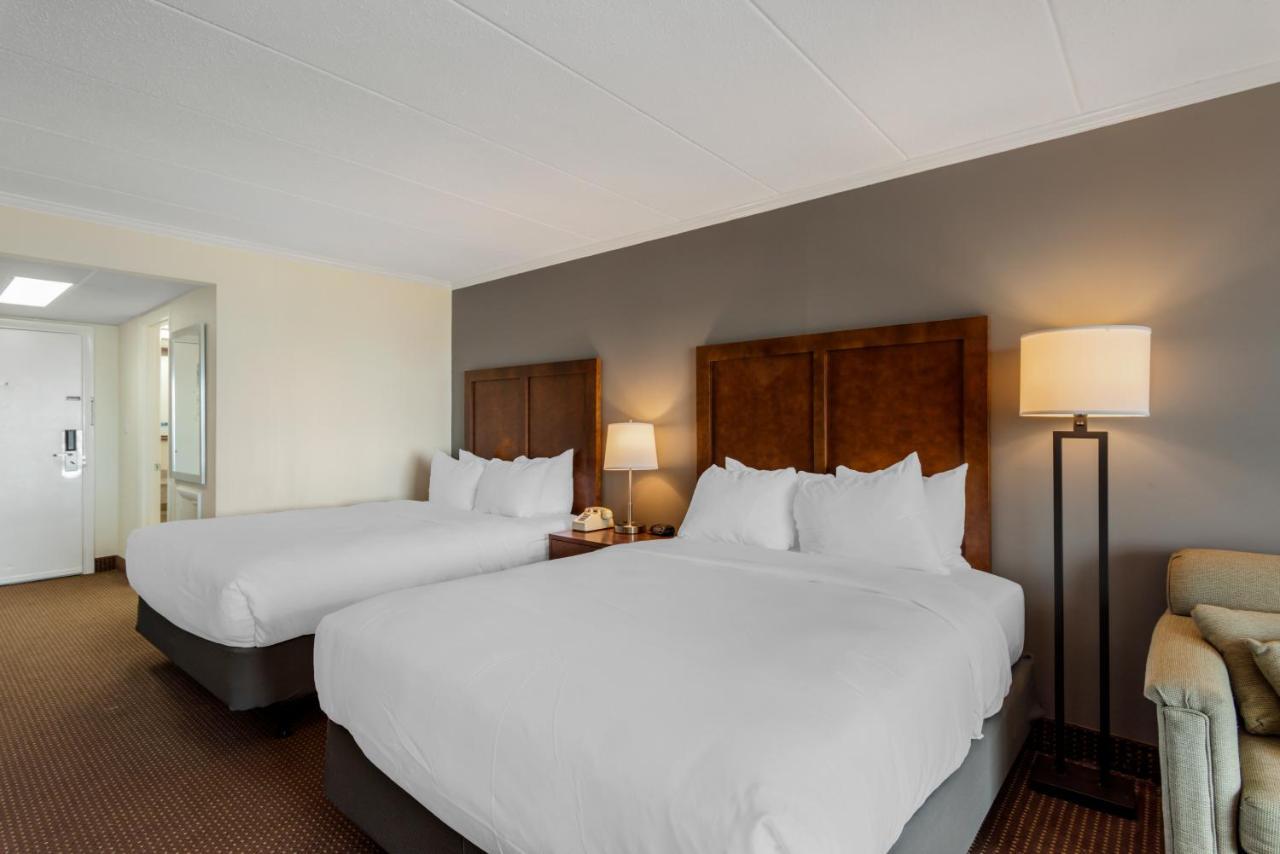 Queen Room with Two Queen Beds Oceanfront - Upper Floor Efficiency, Non Smoking