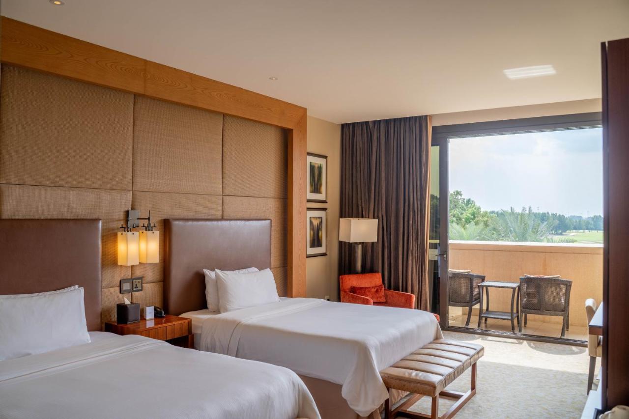 Deluxe Zimmer mit 2 Queensize-Betten, Blick auf den Golfplatz und Balkon