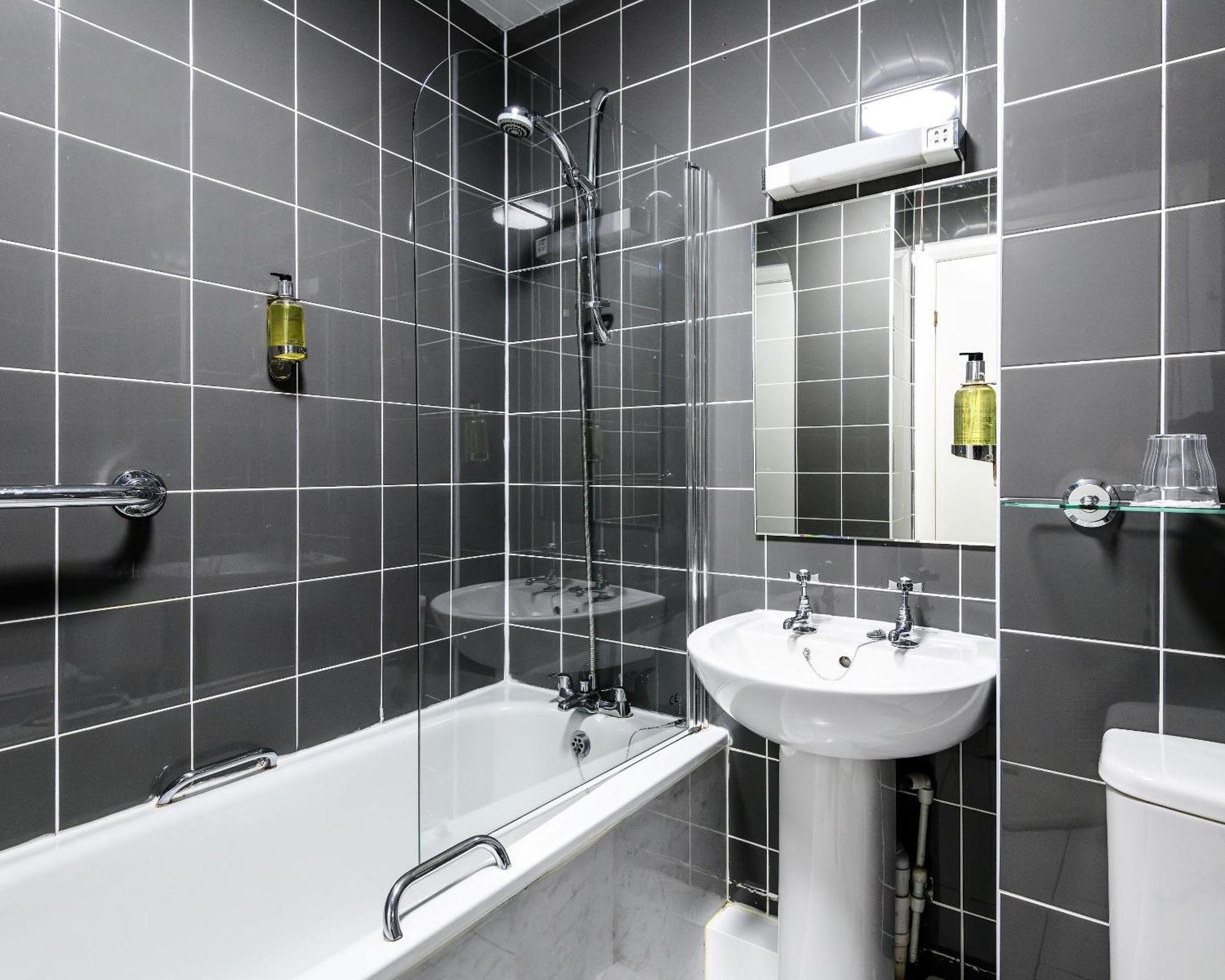 Double Room,1651726522:JPEG