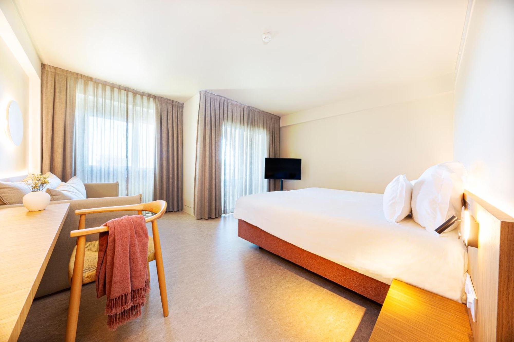 Premium Superior with Sea View,1516402912:JPEG