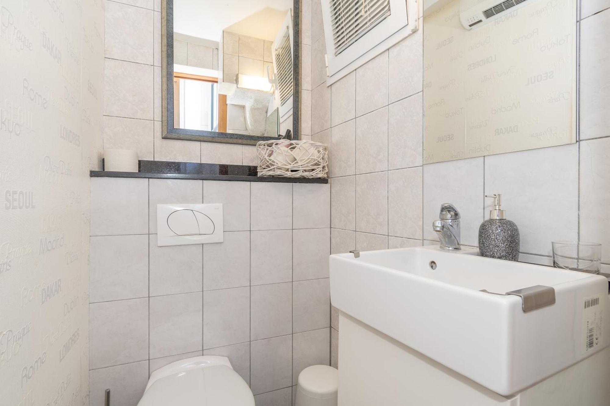 Studio,1519761421:JPEG