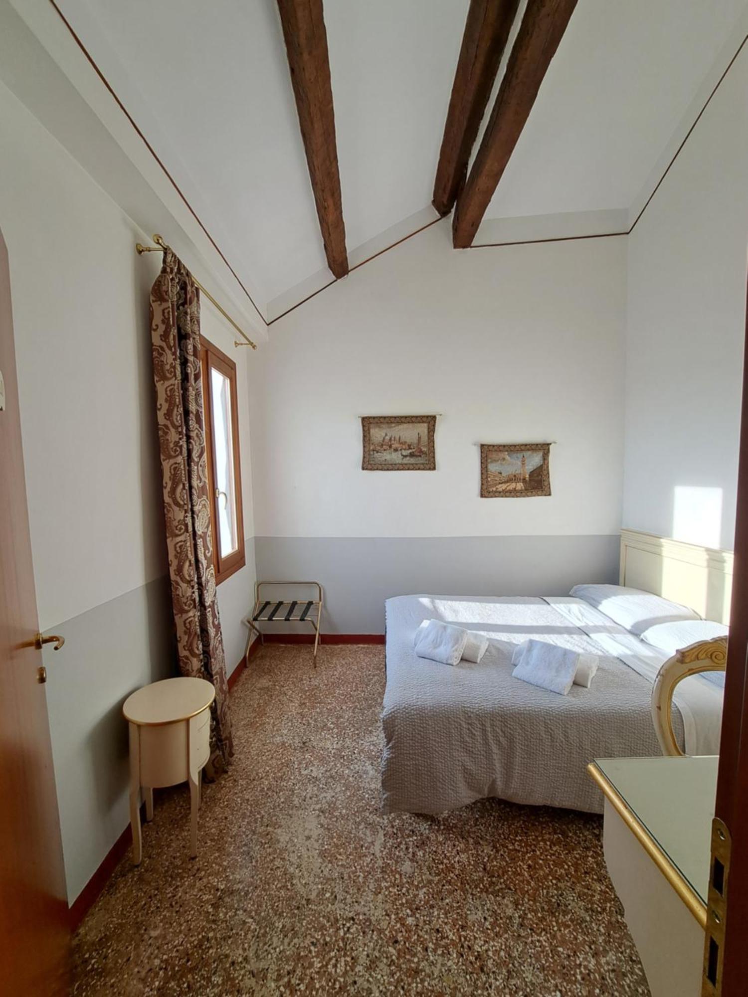 Standard Double Room,1396070408:JPEG