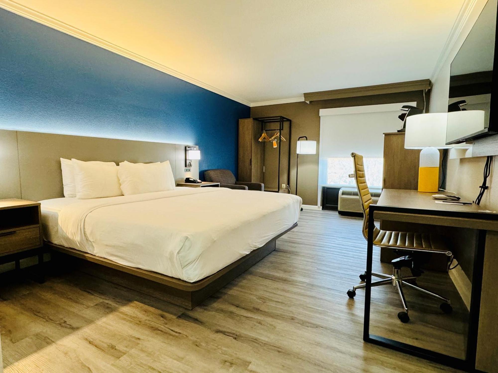 King Suite with Sofa Bed - Non-Smoking,1705878534:JPEG