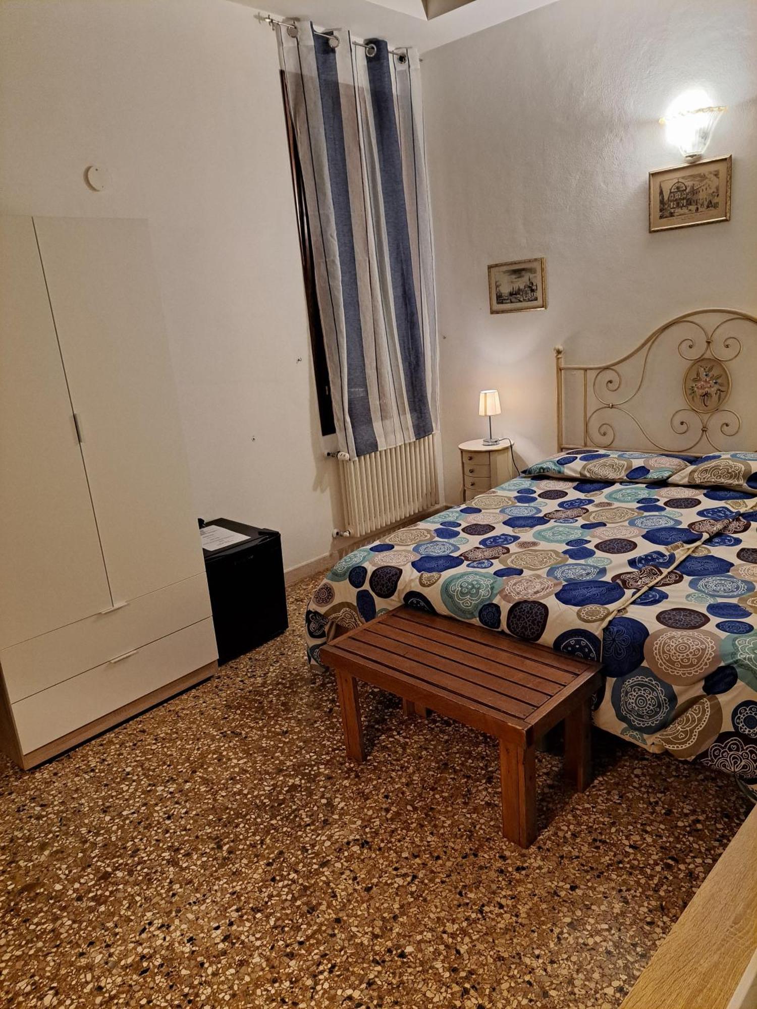 Quarto com Cama de Casal ou 2 de Solteiro - Anexo