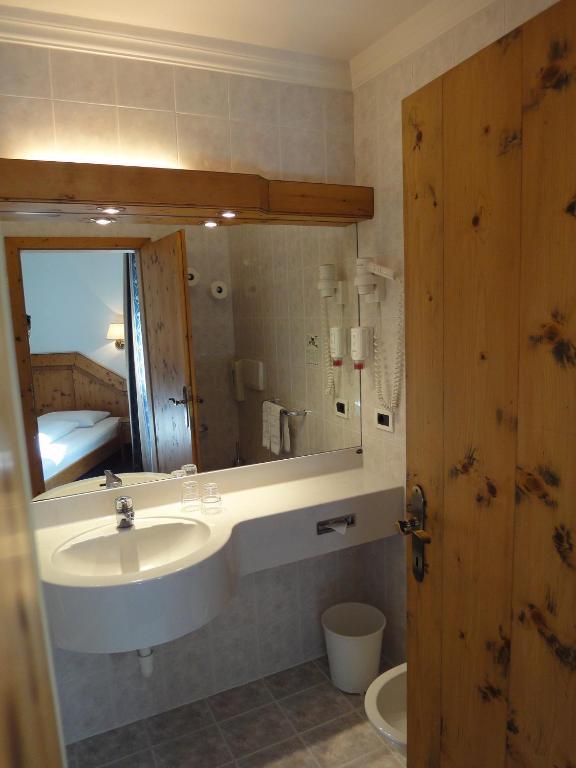 Standard Double Room,115584554:JPEG