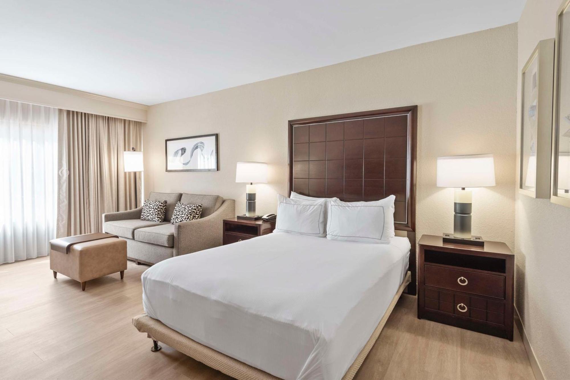 Room with Full Bed and Roll-In Shower - Mobility Accessible - Non-Smoking,1542552979:JPEG