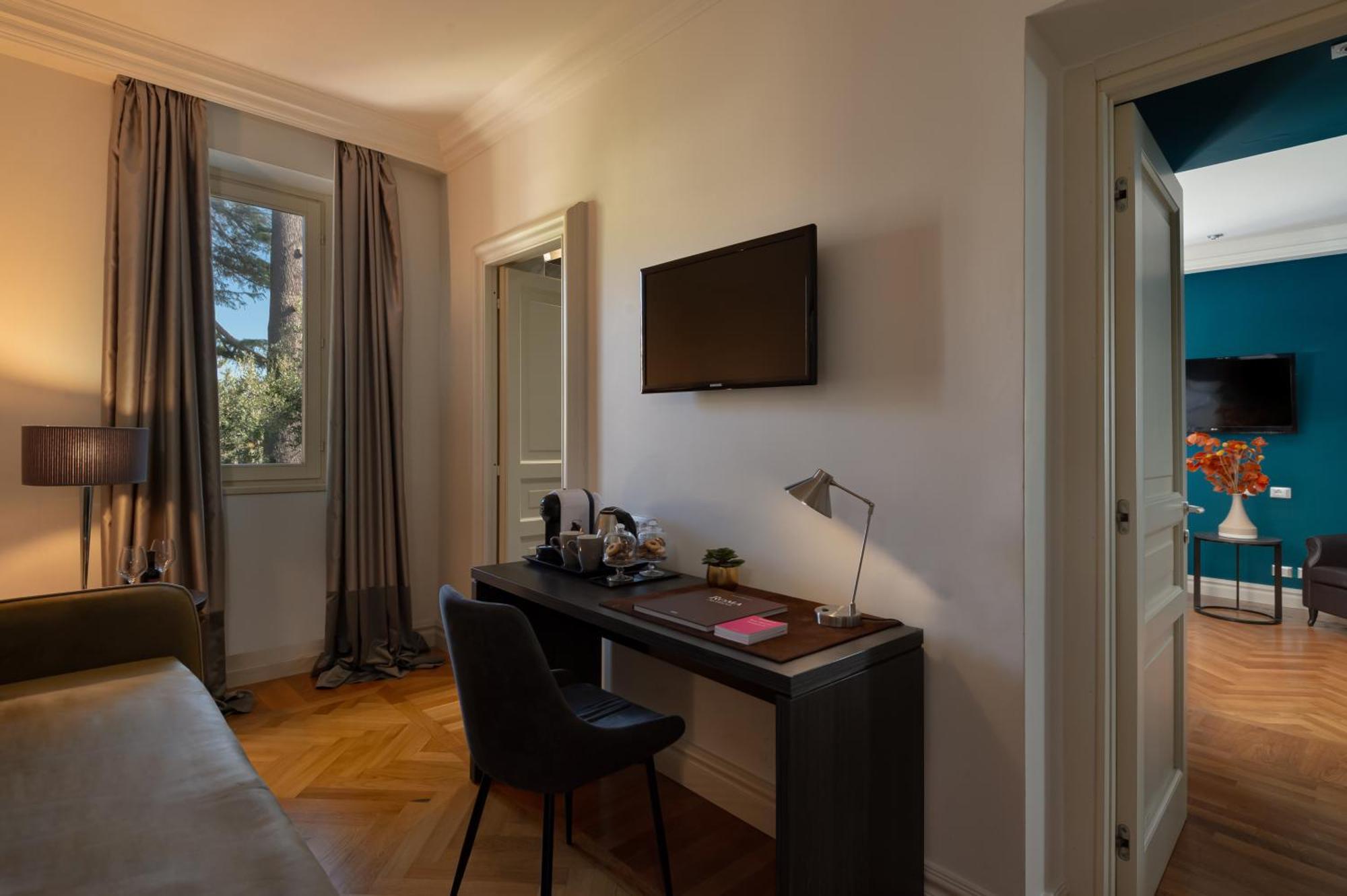 Suite,1543183390:JPEG