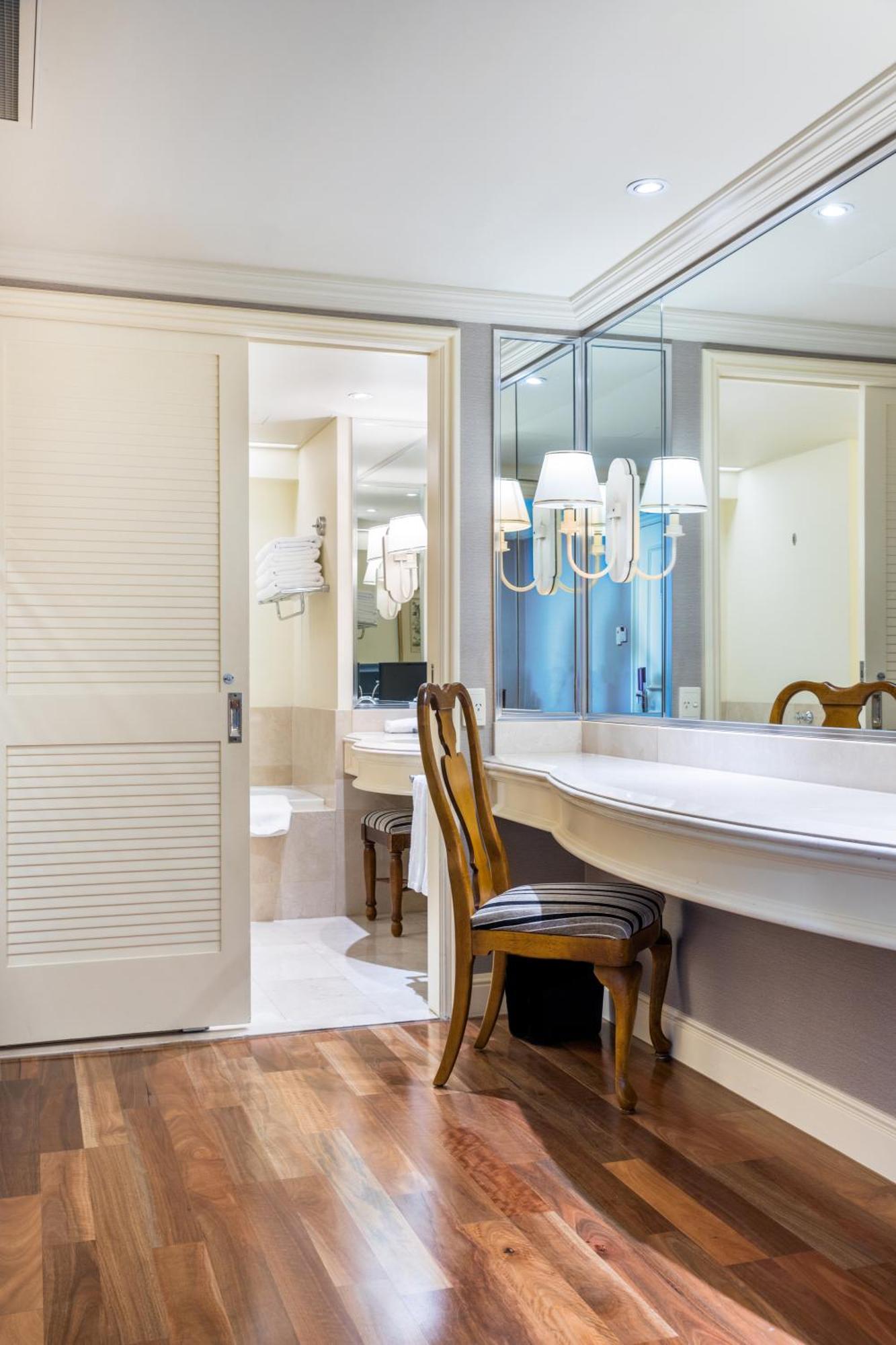 Story Bridge Suite