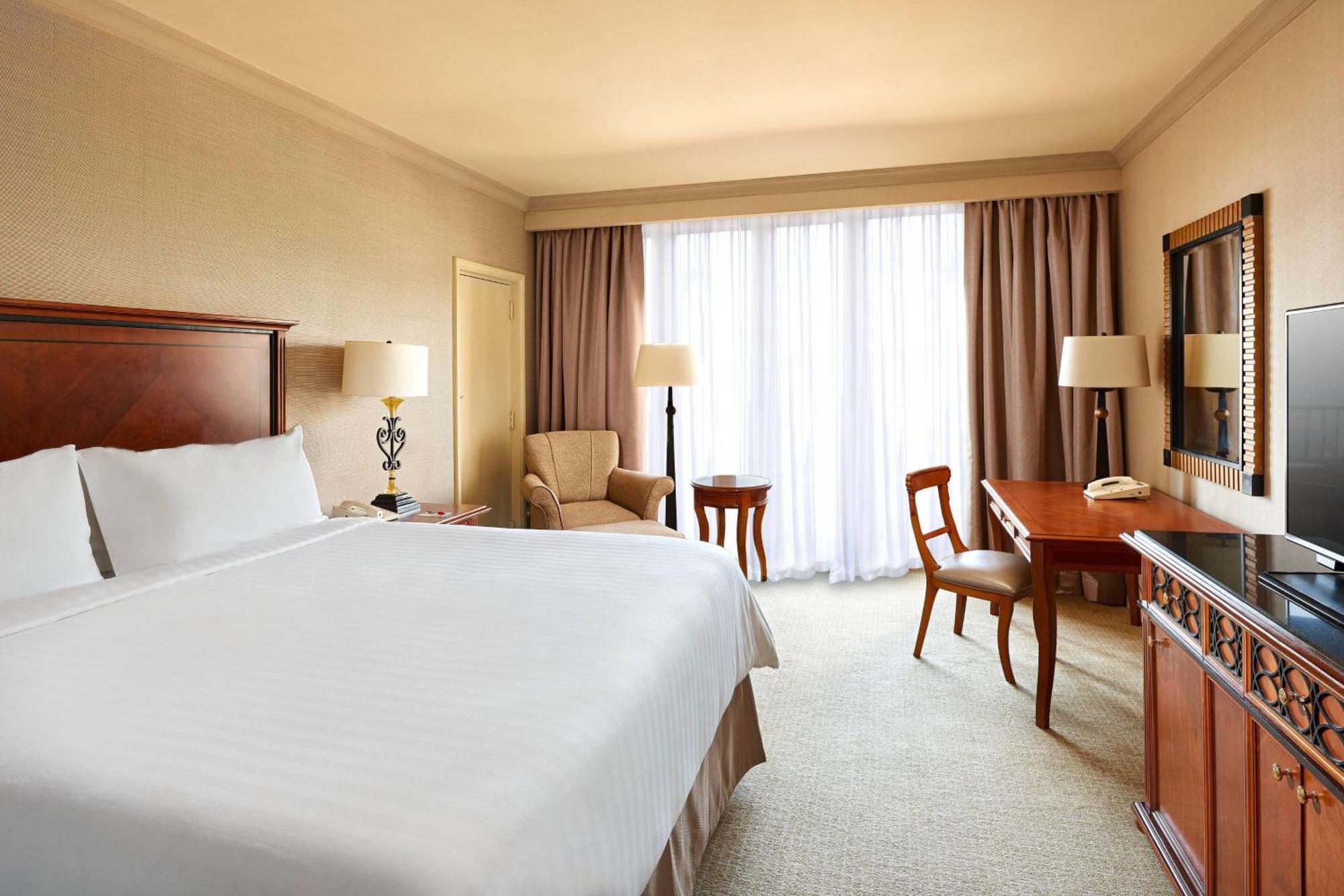 Deluxe Room 1 King Balcony