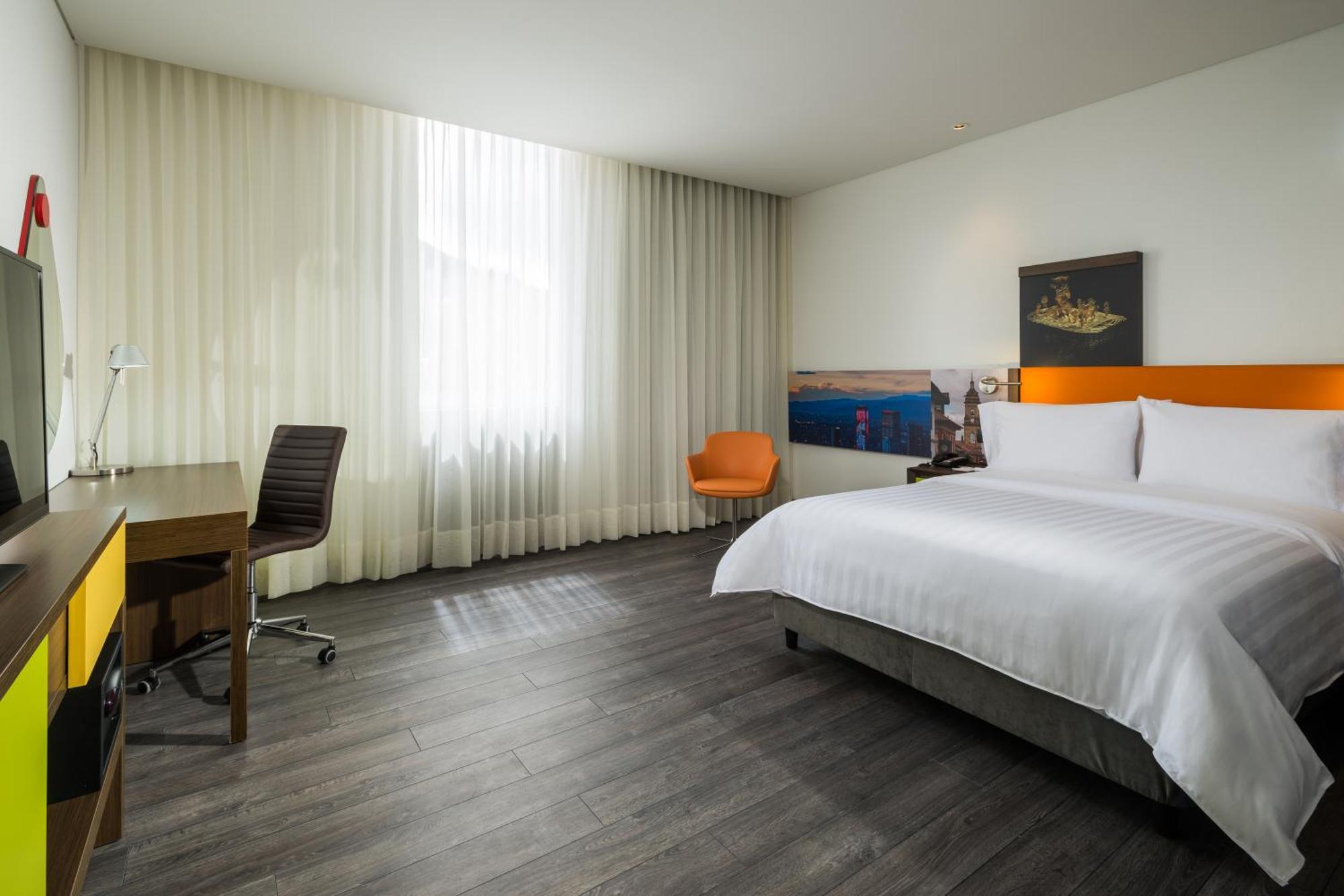 Habitación con cama grande