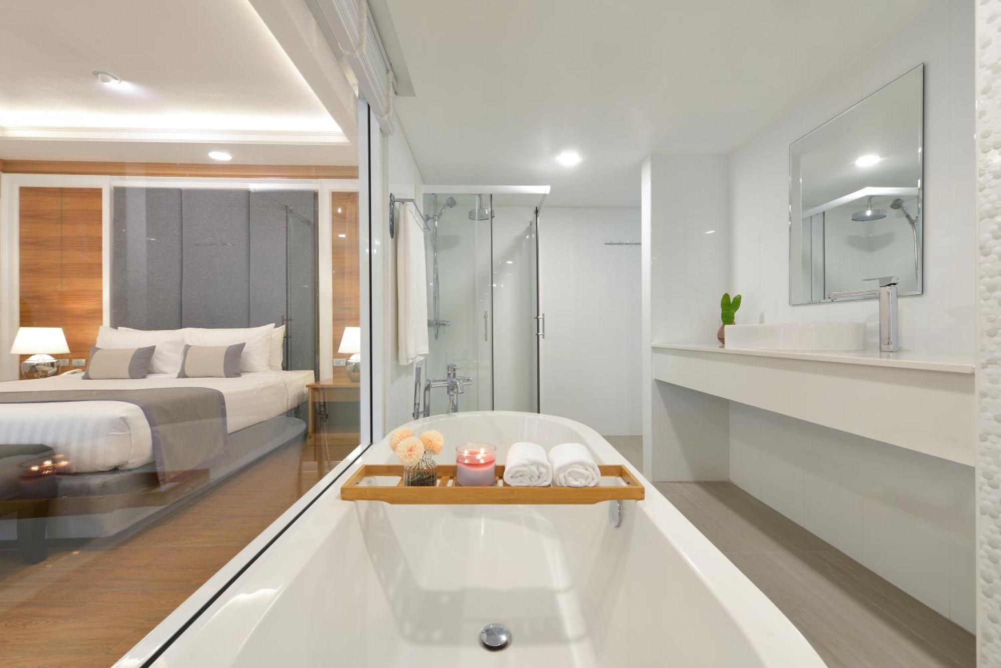 1 Bed Room Suite Living area,1546662277:JPEG
