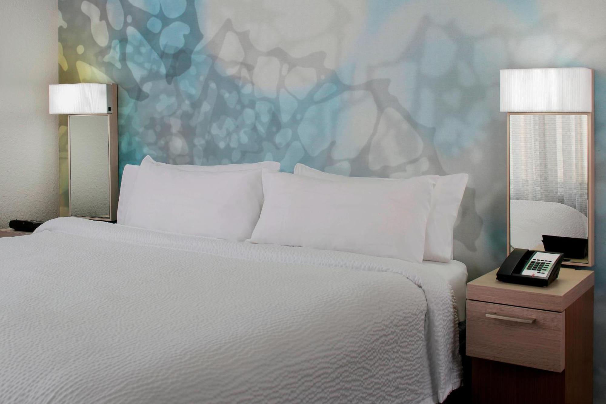 Onlangs Gerenoveerde Grotere Suite met 1 Slaapkamer met Kingsize Bed en Slaapbank.