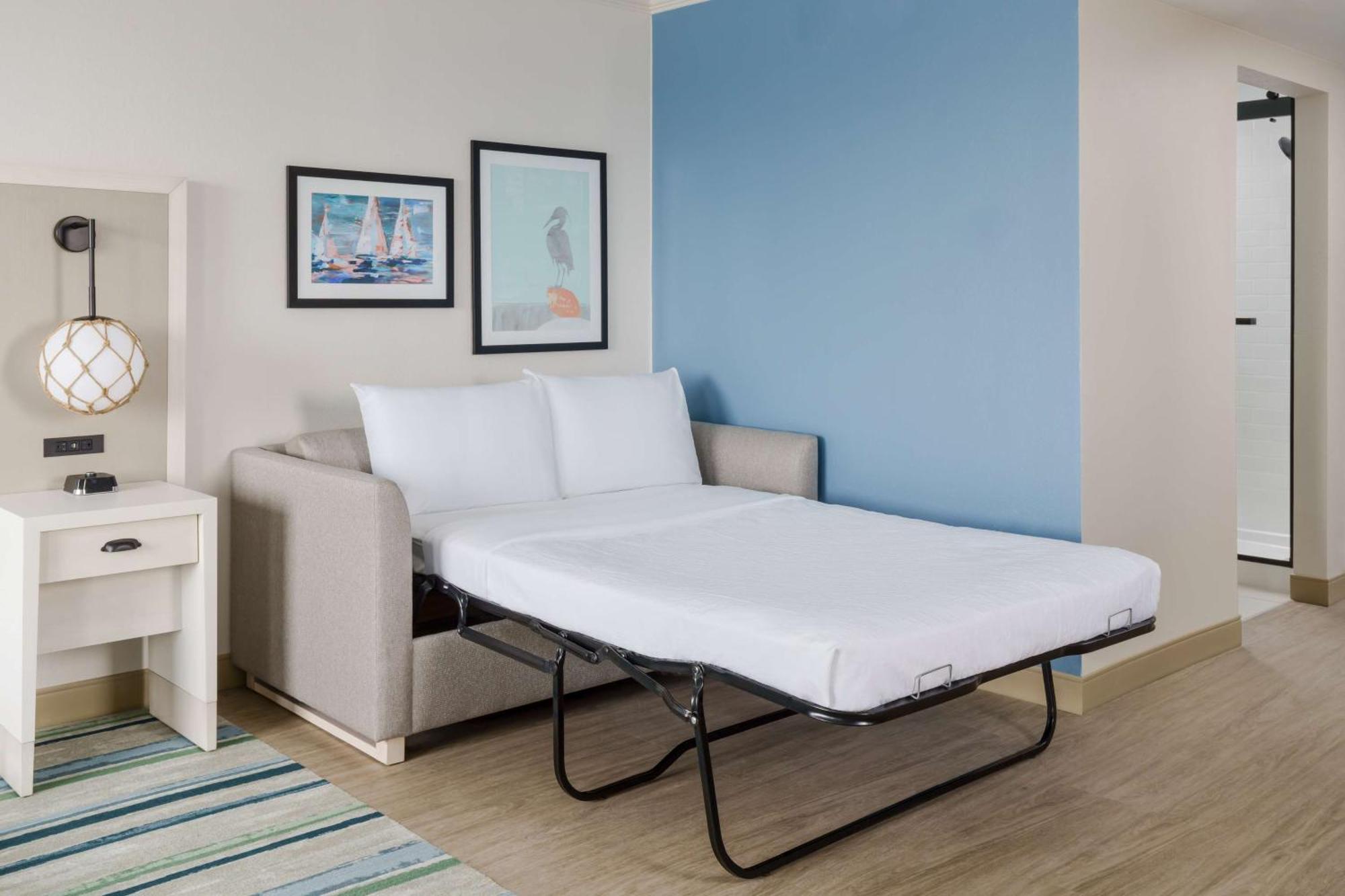 One-Bedroom King Suite Sofa Bed Oceanfront,1550133874:JPEG
