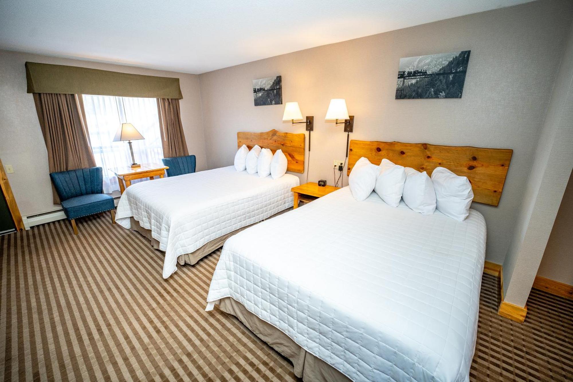 Queen Room with Two Queen Beds - Non-Pet Friendly,645630288:JPEG