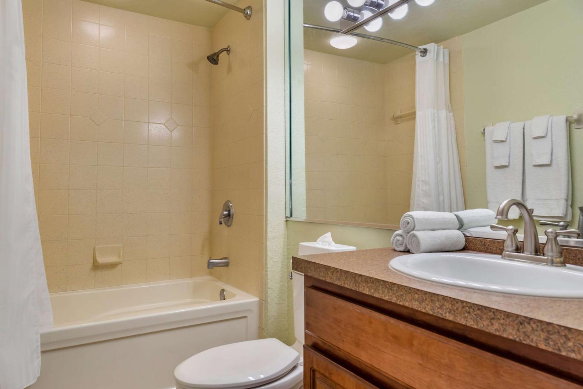 Two-Bedroom King Suite Two Queen Beds,1614787417:JPEG