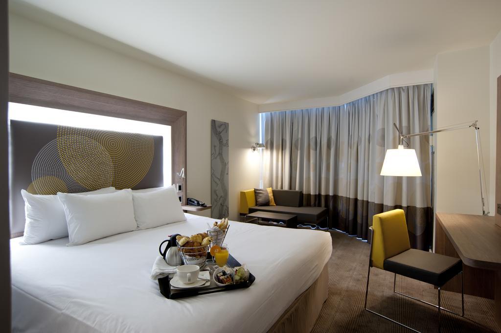Executive King Room Sofa Bed