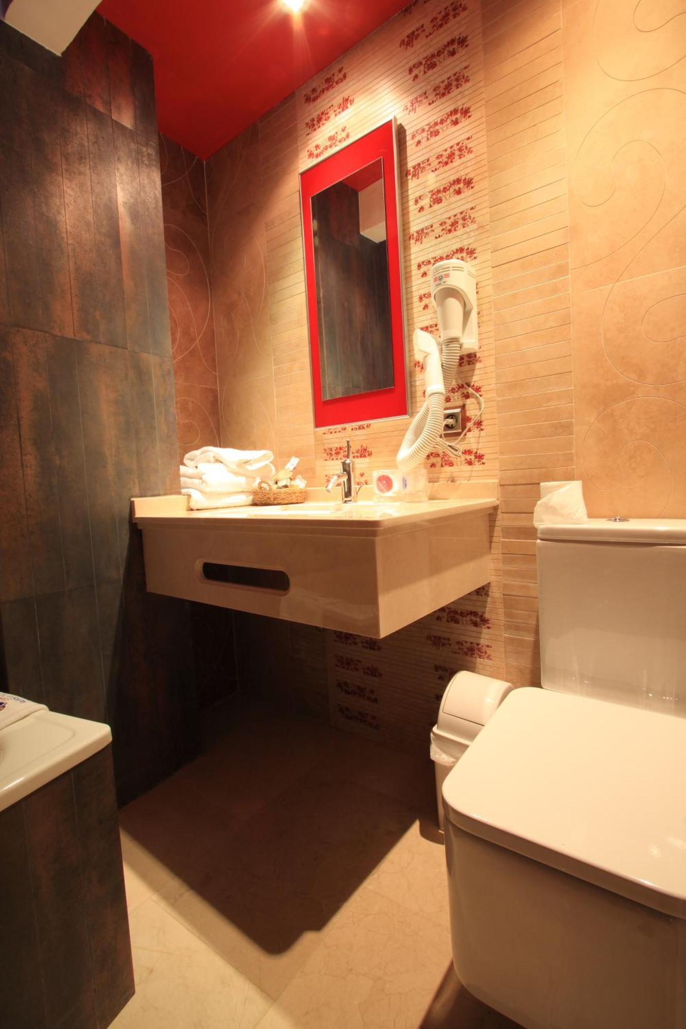2 Bedroom Apartment Suite Complimentary Spa Access