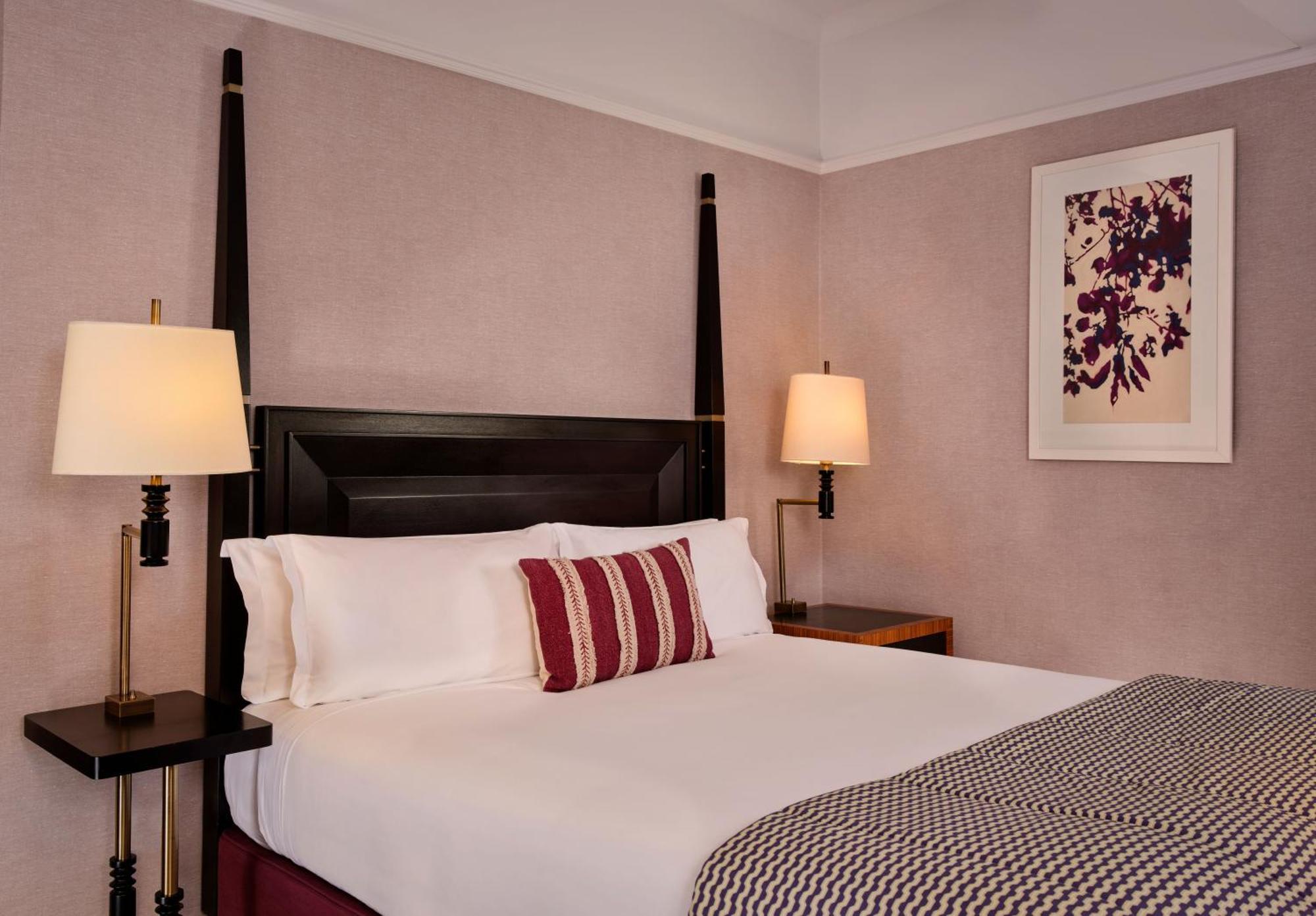 Deluxe, Guest room, 1 King,1643159141:JPEG