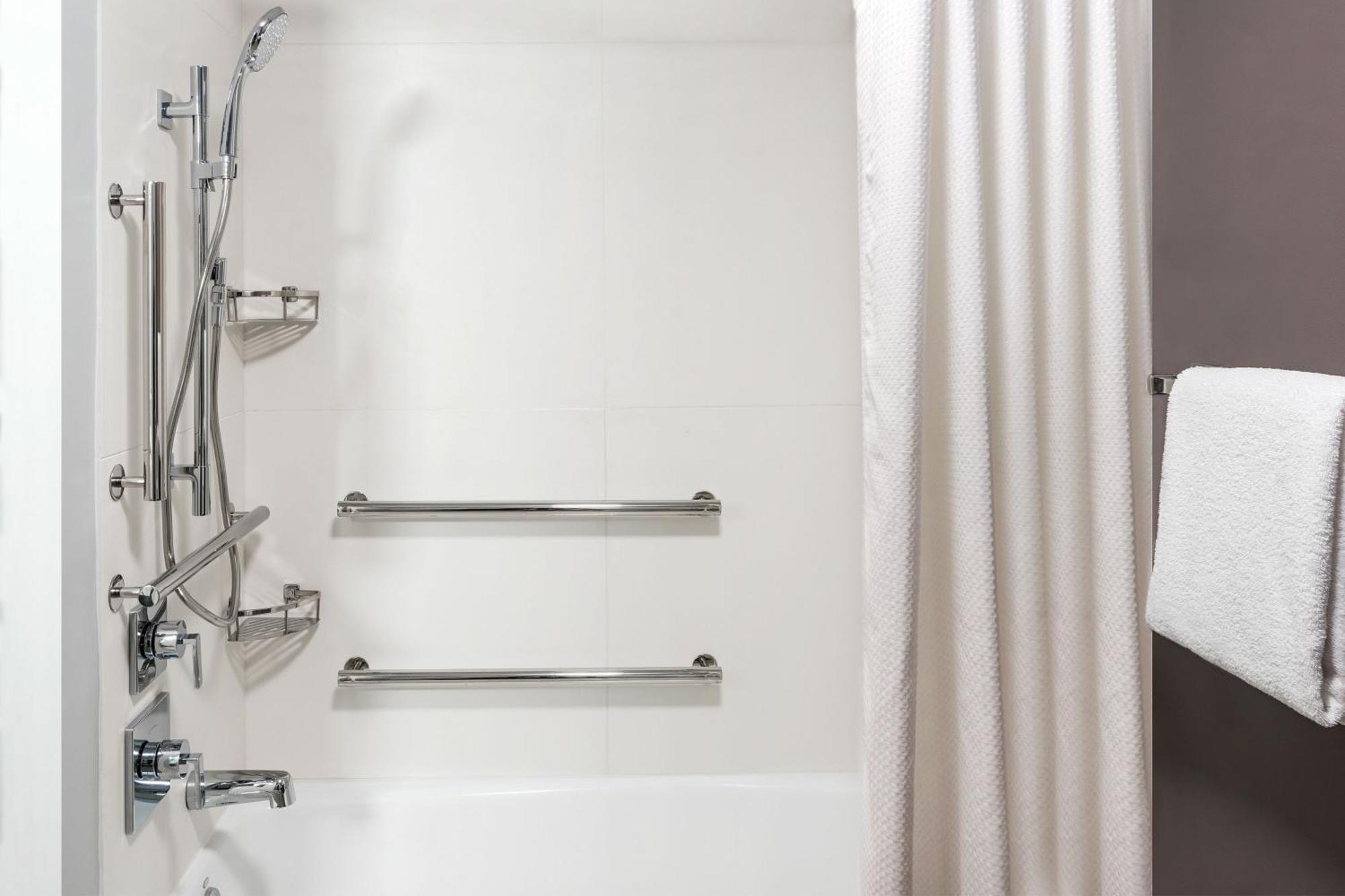 Guest room, 2 Queen,1554199042:JPEG