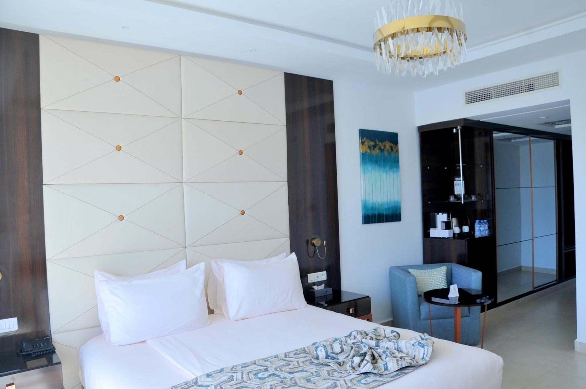 Quarto com Vista Piscina e Piscina Relaxante