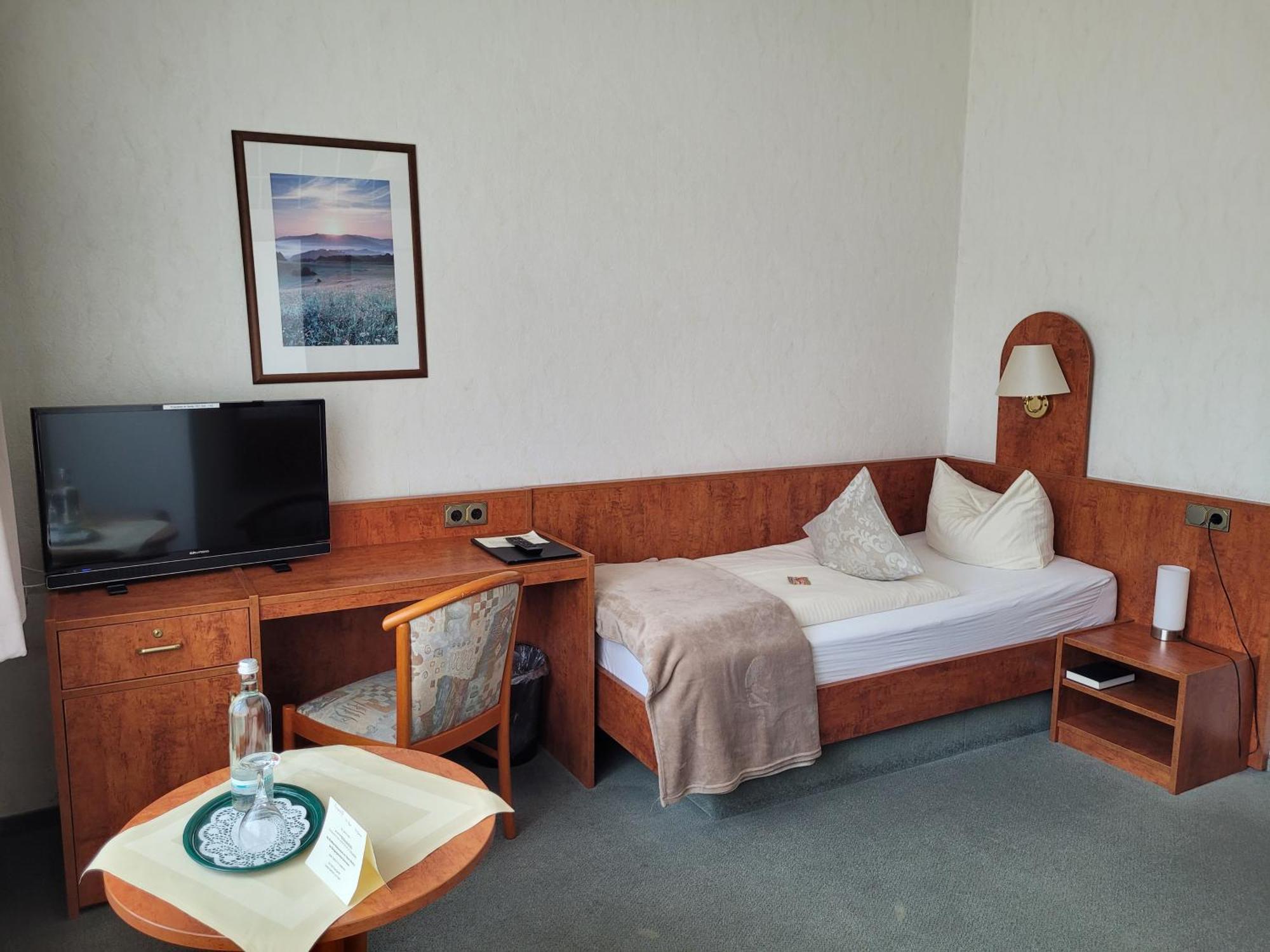 Budget Single Room Annex Villa Germania
