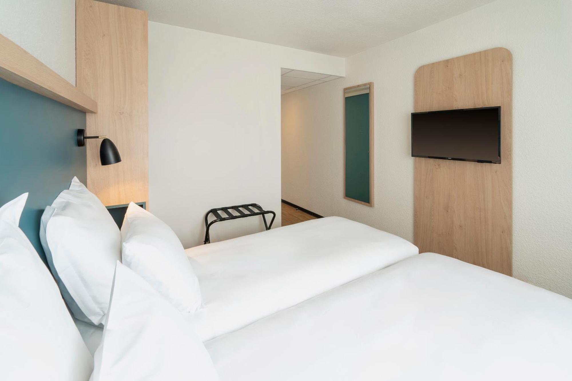 Standard Twin Room - Non-Smoking,1722883471:JPEG