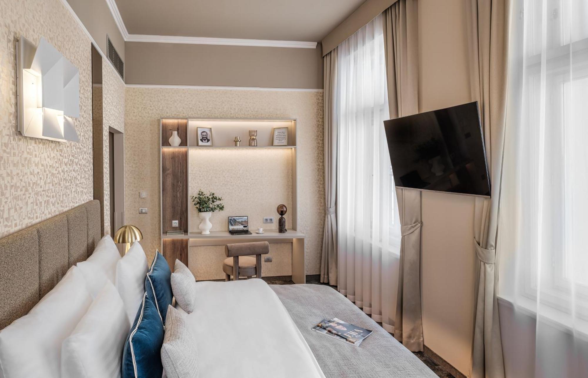Superior King Room