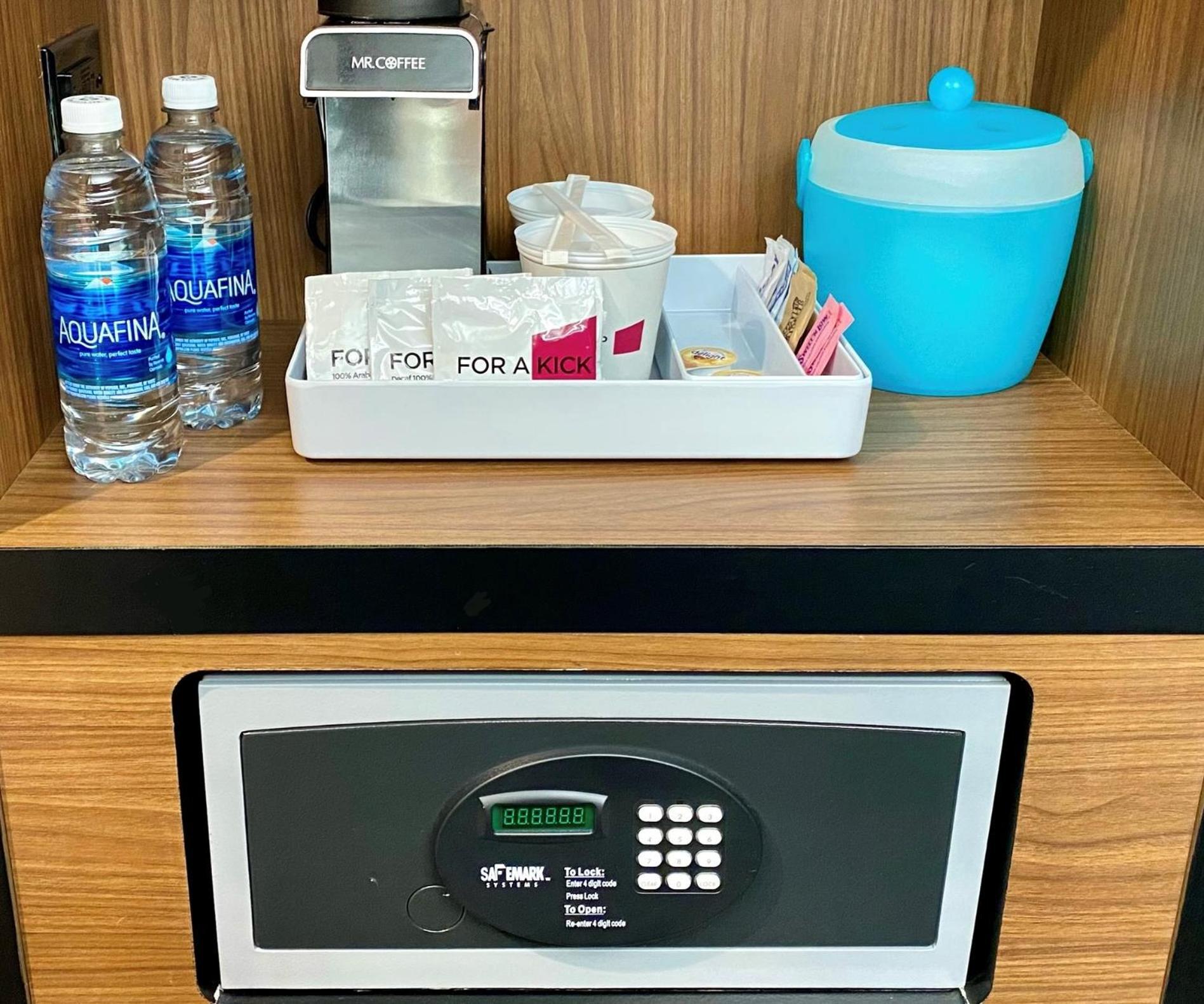 Aloft, Guest room, 1 King,1631576167:JPEG