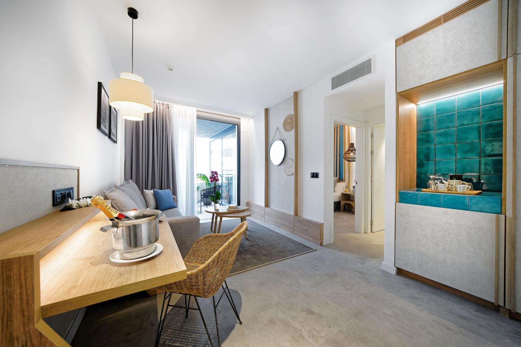 Suite,1671869317:JPEG