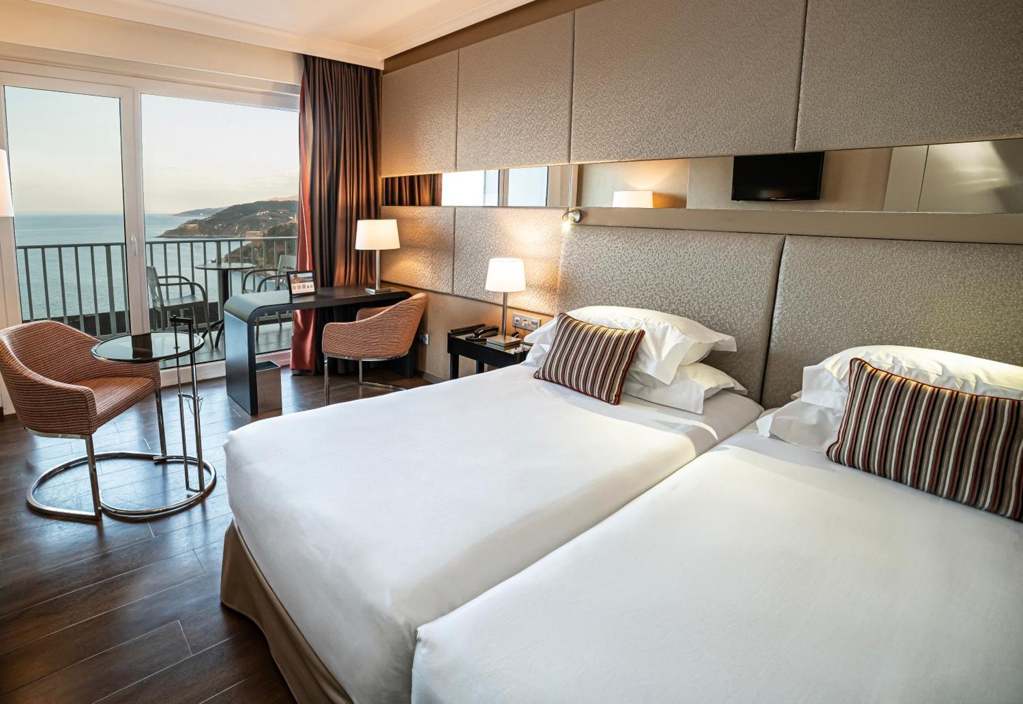 Habitación PrivilÃ¨ge Doble con balcón, vistas al mar y 1 cama doble o 2 individuales.