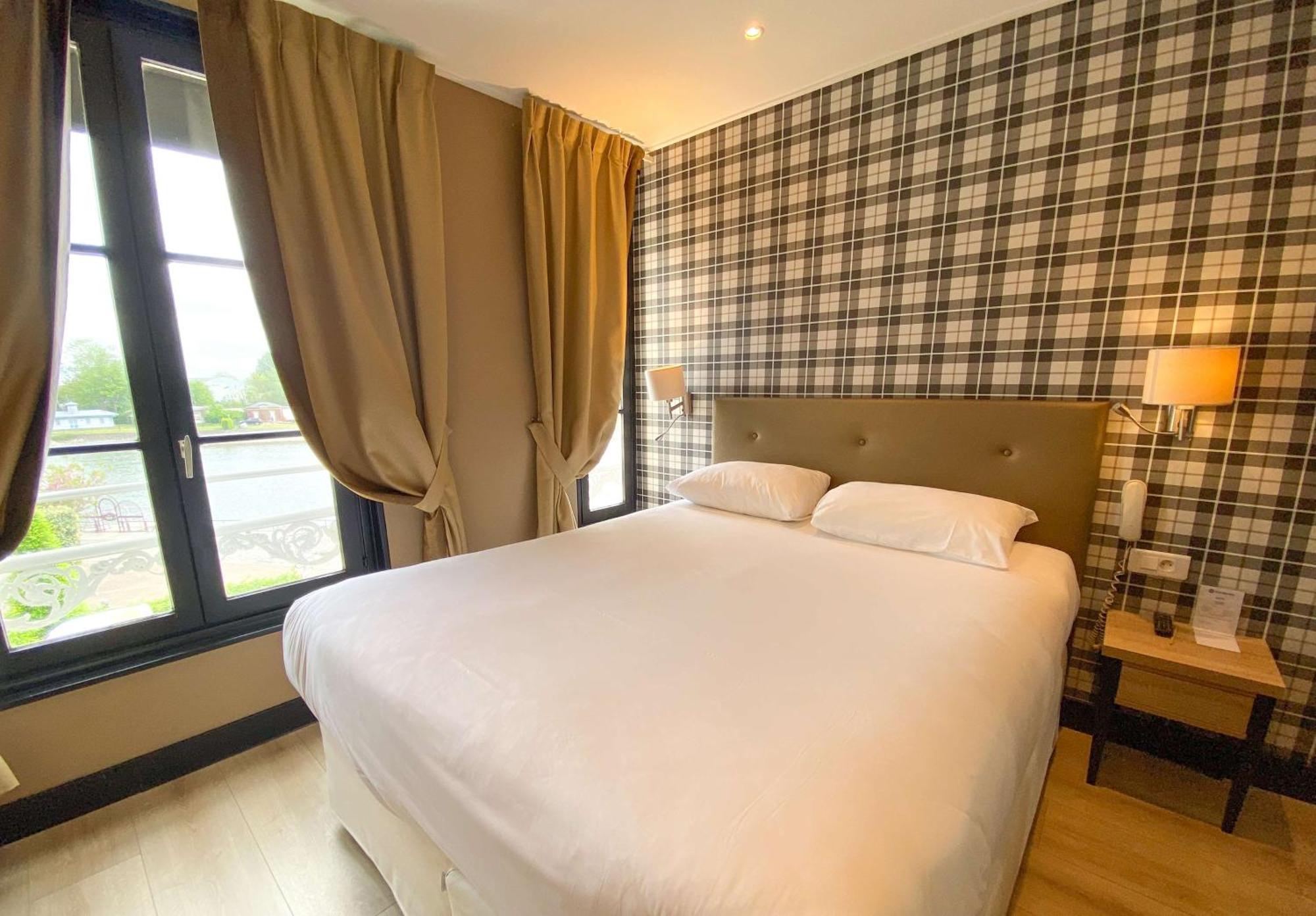 Deluxe Queen Room - Harbor View/Non-Smoking,1708203572:JPEG