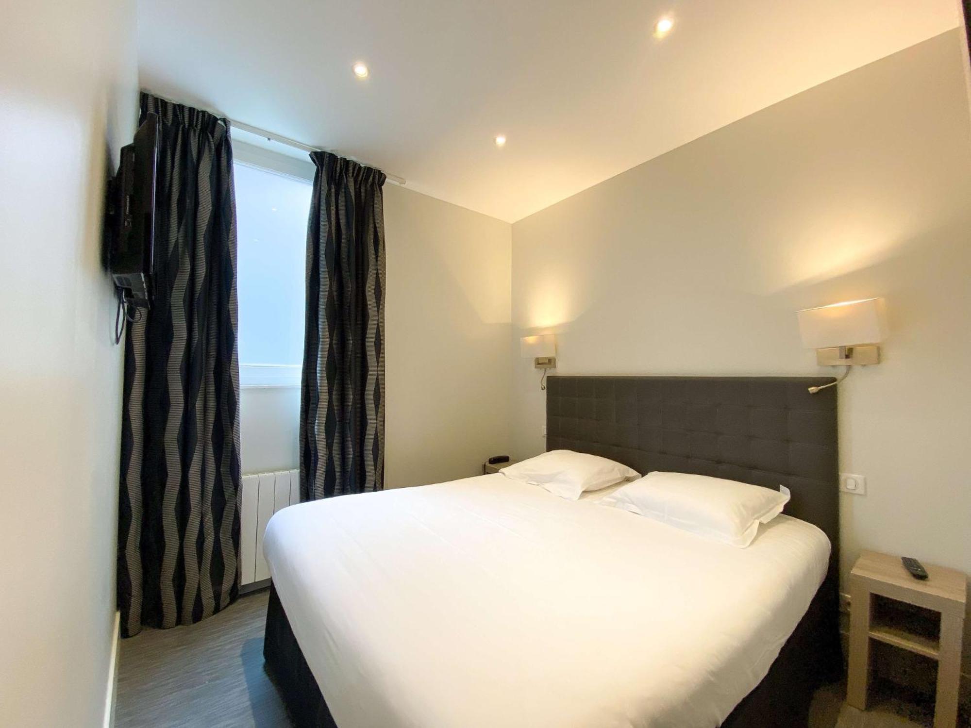 Apartment Studio with Queen Bed and Kitchenette - Non-Smoking,1586822112:JPEG