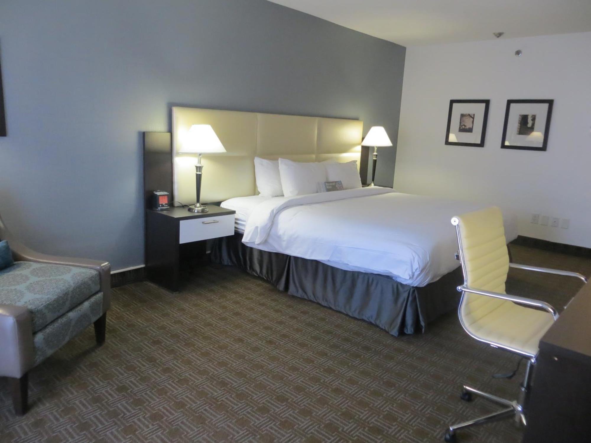 Deluxe King Room Balcony