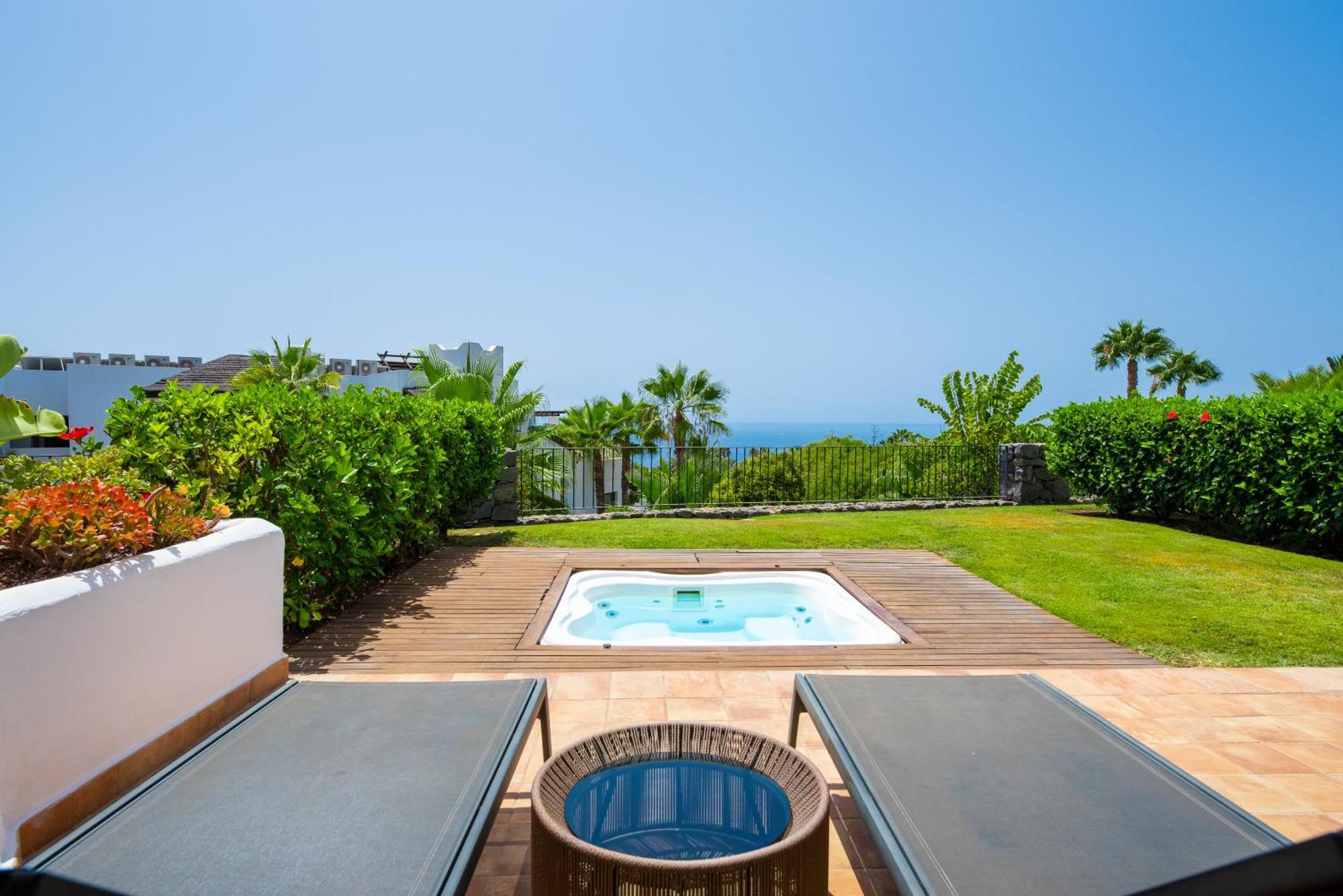 Two-Bedroom Suite Jacuzzi Partial Sea View