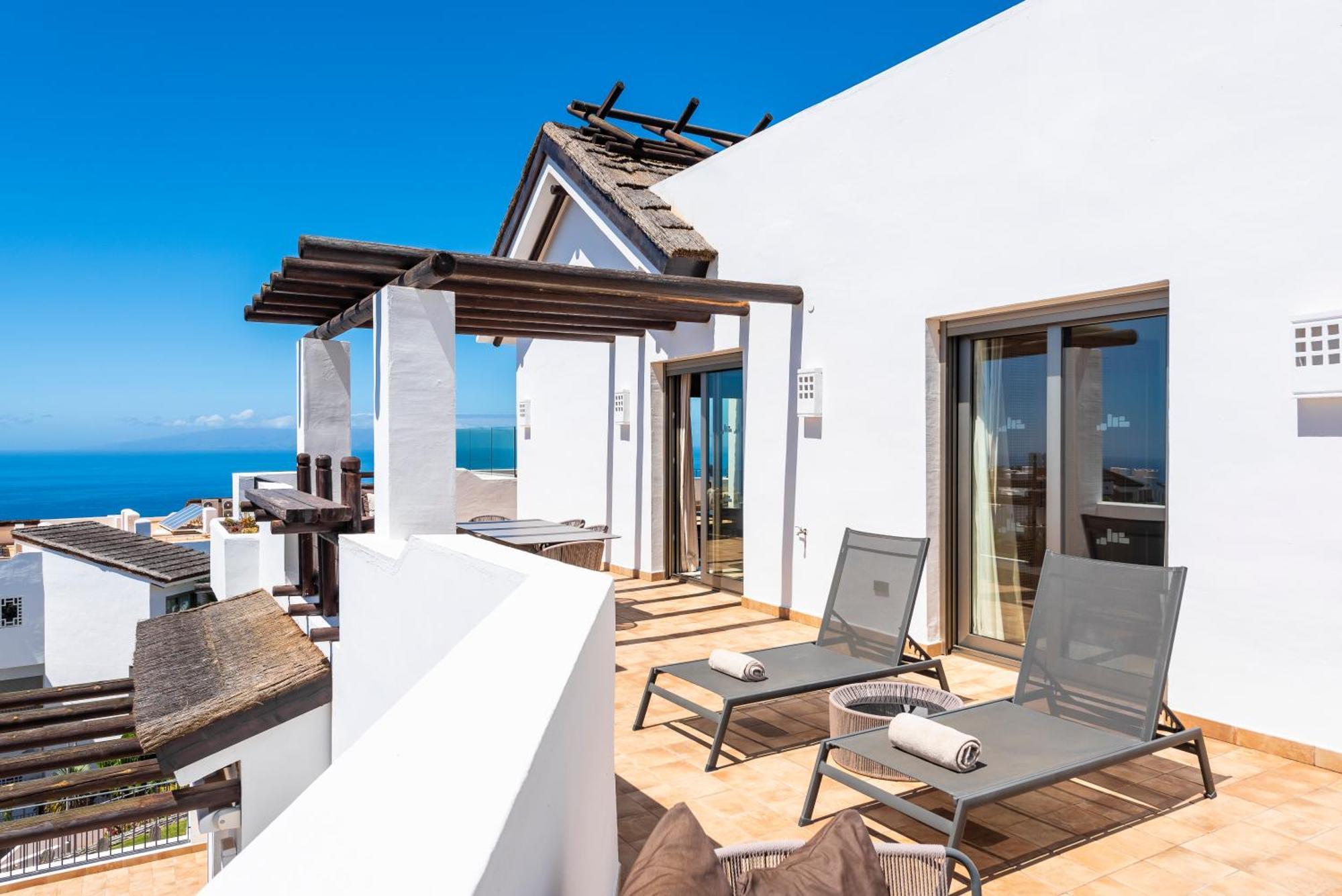 Two-Bedroom Suite Sea View