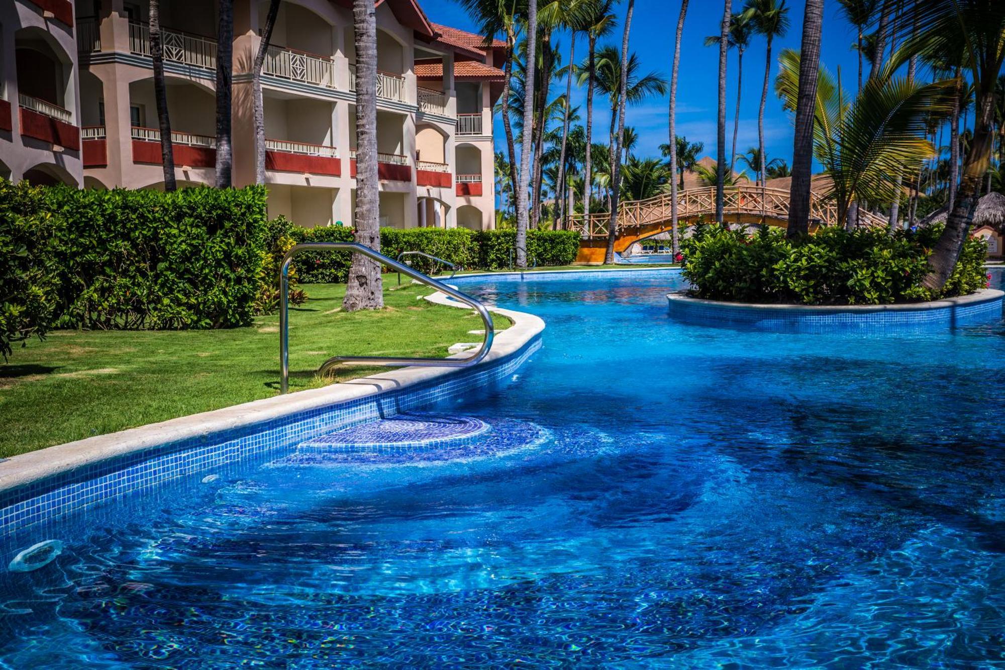 Suite Junior Majestic Accès Direct à la Piscine - Connexion Wi-Fi Gratuite