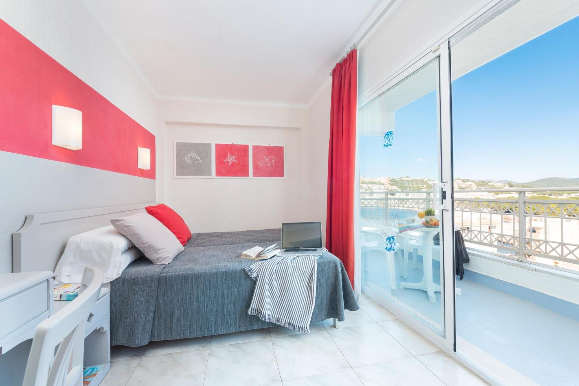 Double or Twin Room Sea View