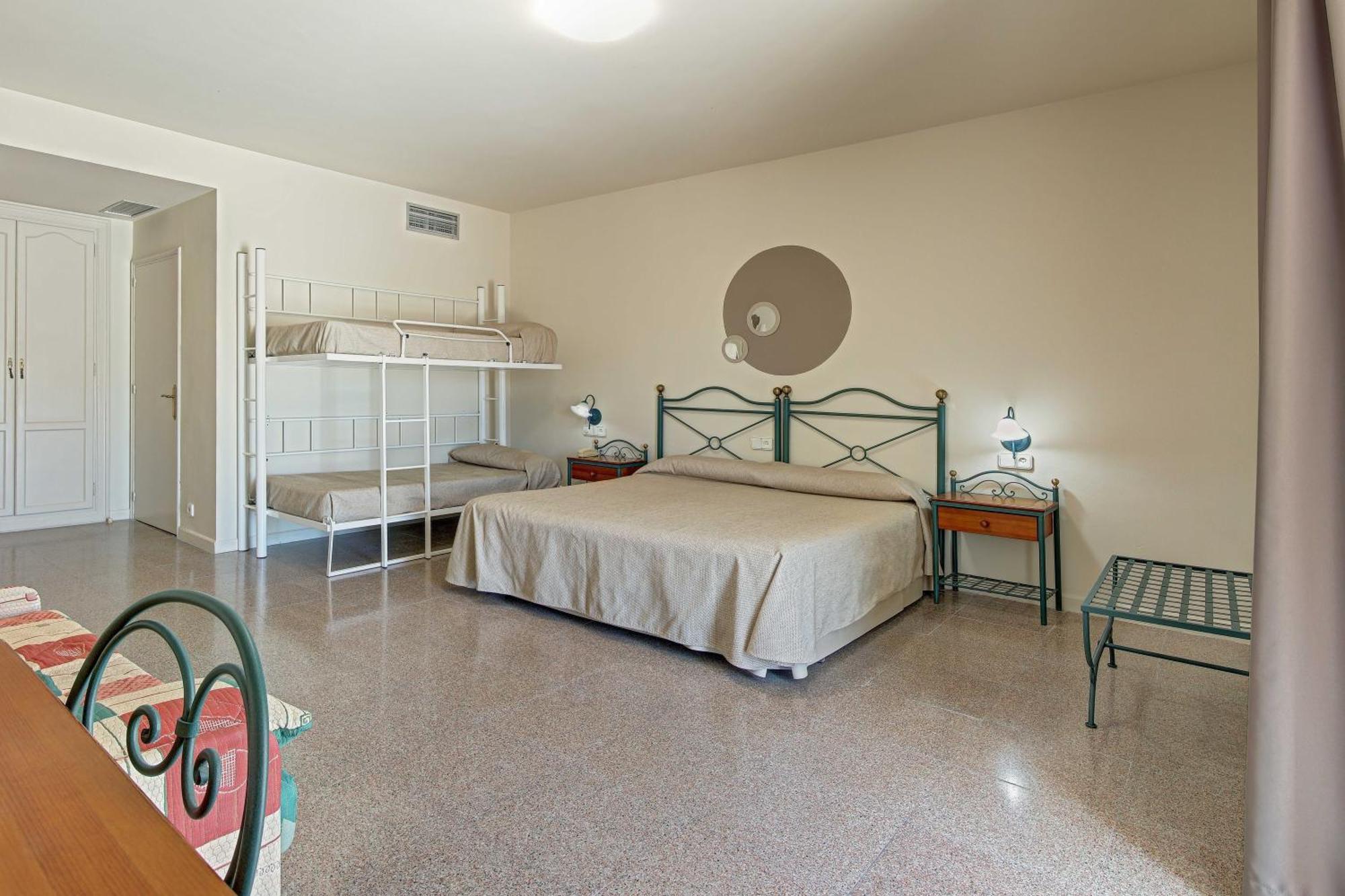 Classic Quadruple Room