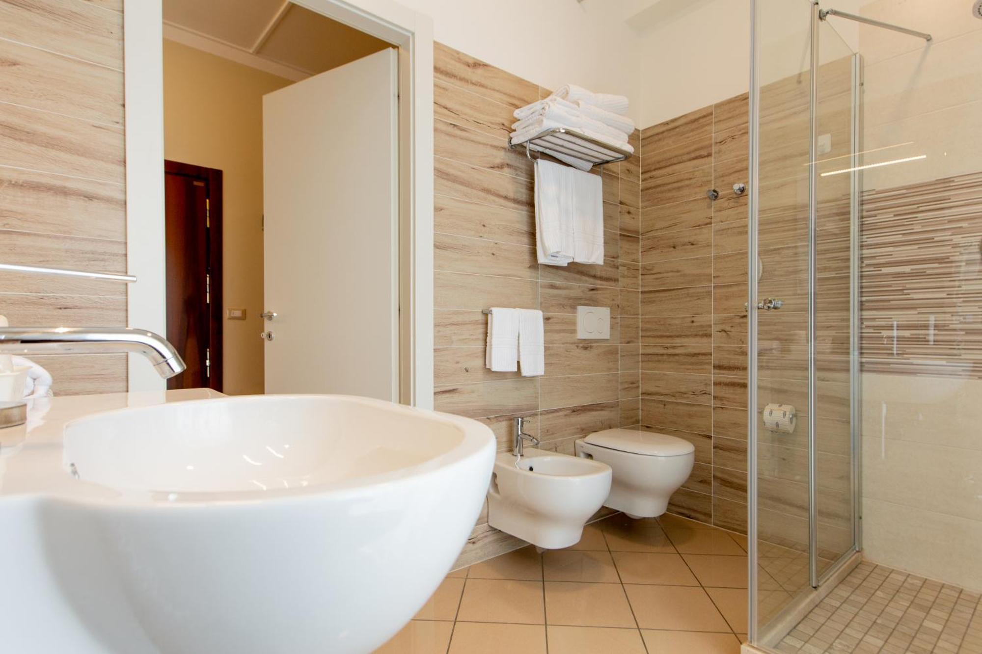 Premium Quadruple Room,1591482606:JPEG