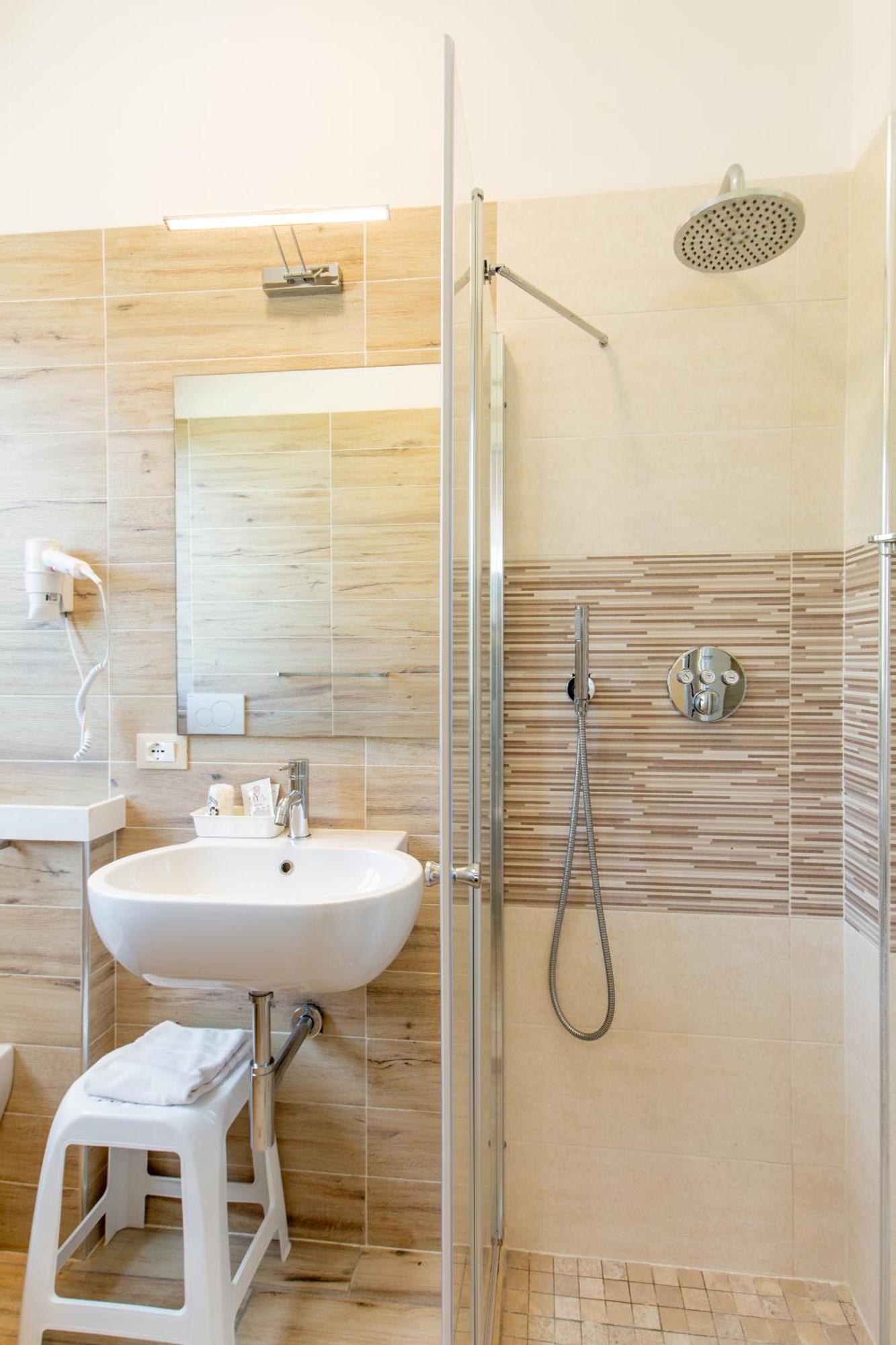 Small Double Room,1591482650:JPEG