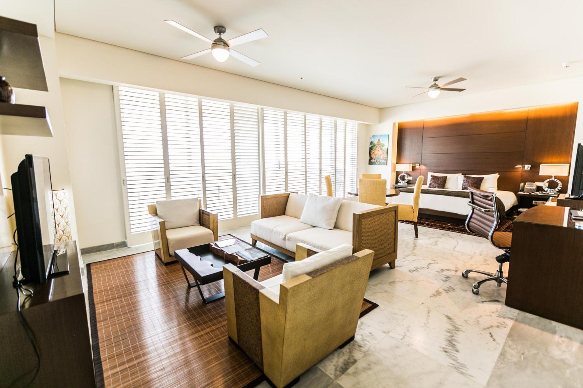 Suite Master con Letto King-Size e Vista Resort