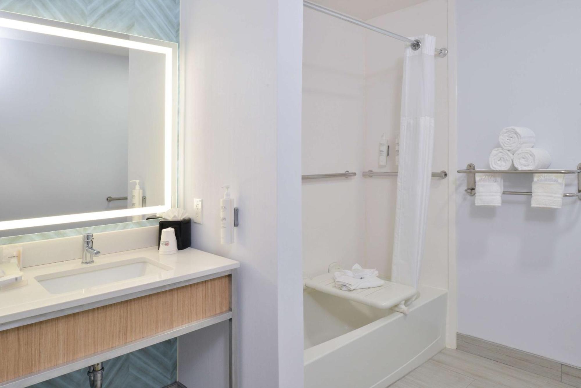 King Room with Tub - Mobility and Hearing Access