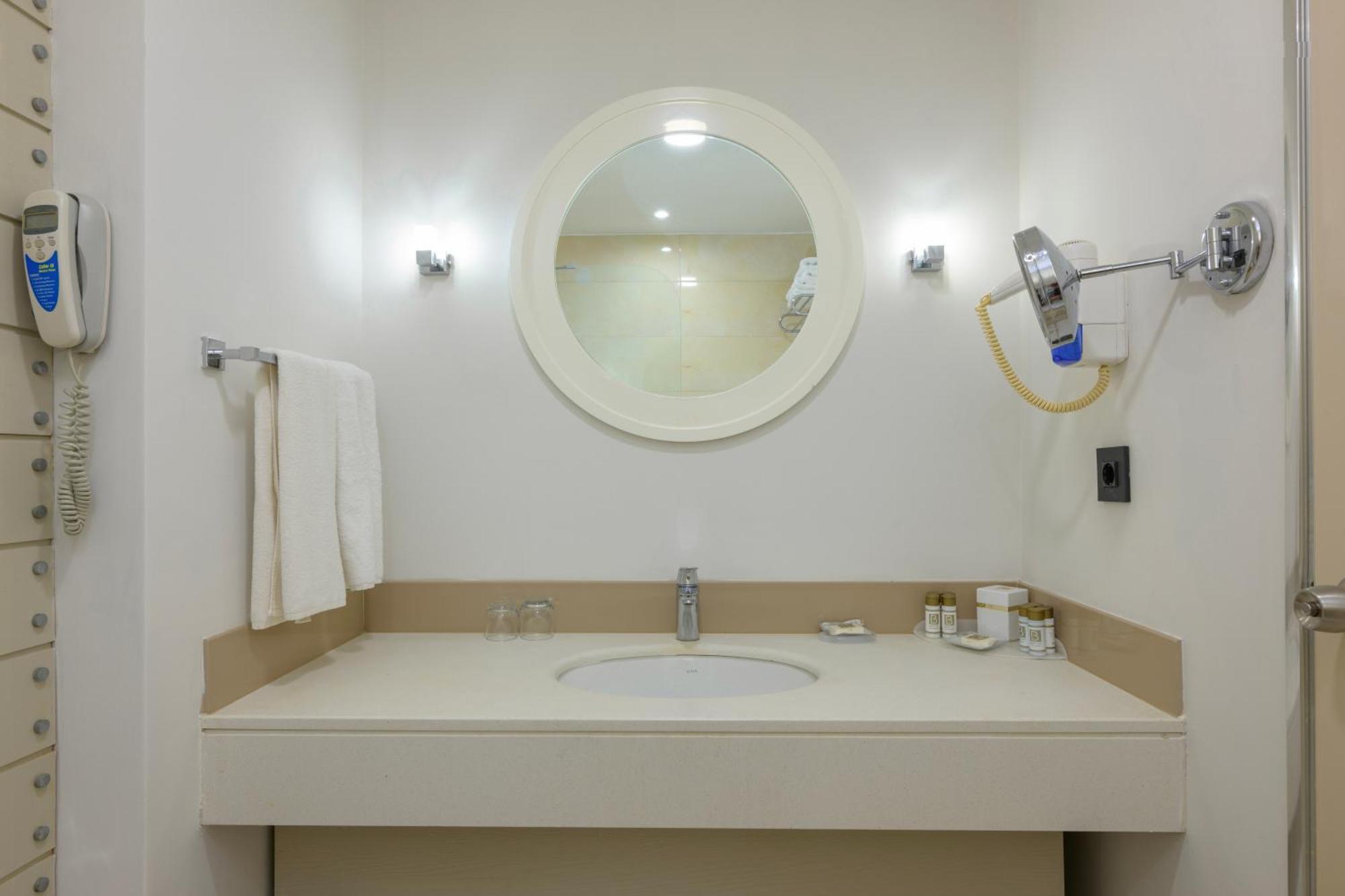 Deluxe Double or Twin Room with Garden View