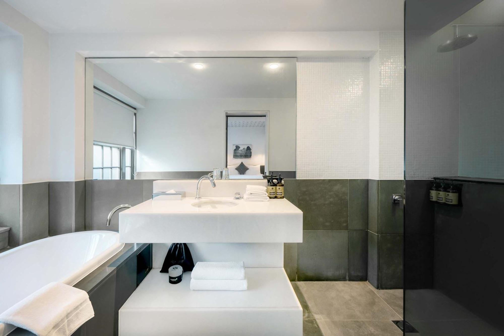 Peppers King Room with Bath Tub,1661110130:JPEG