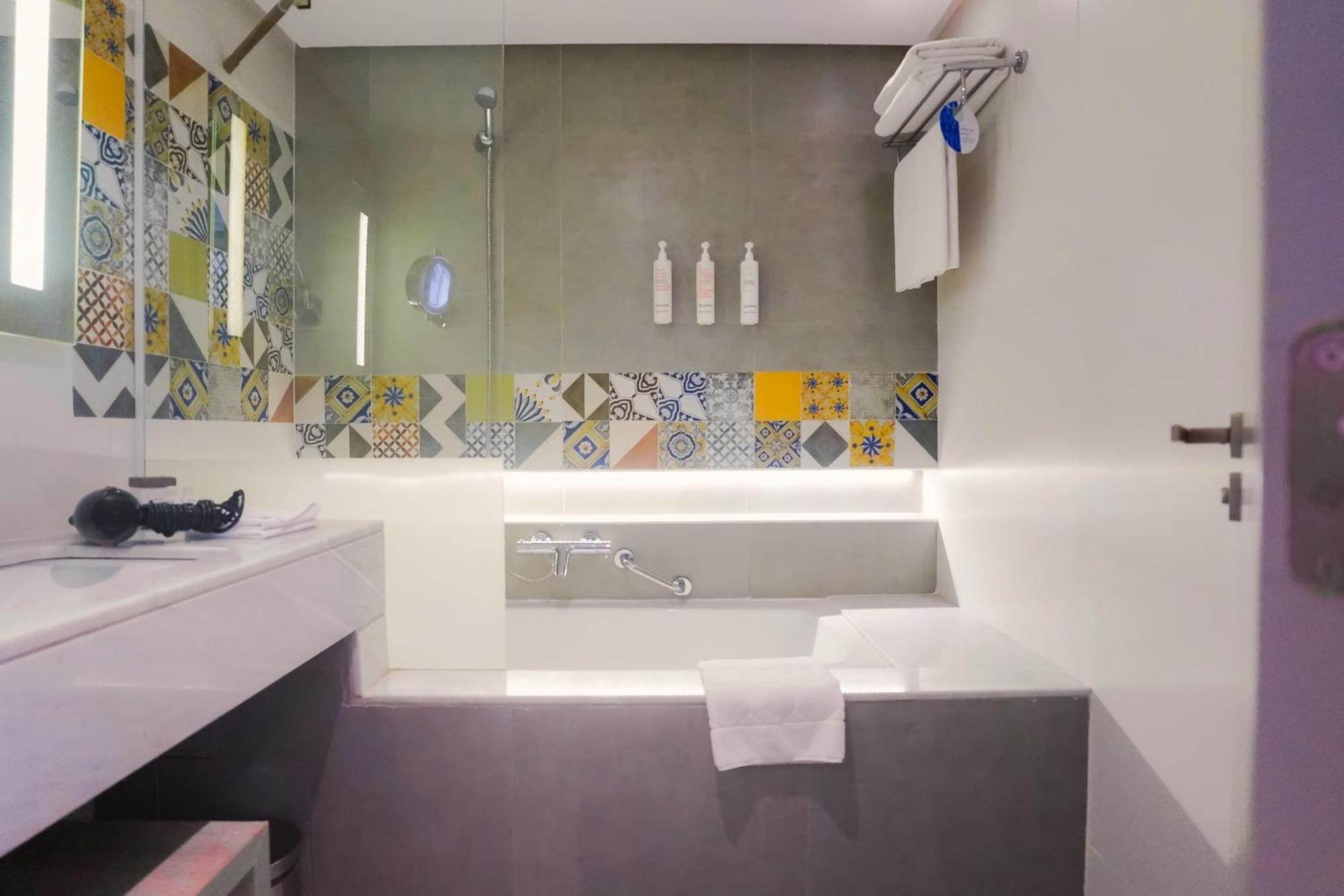 Kamer met 1 Kingsize Bed en Balkon - Uitzicht op Zee